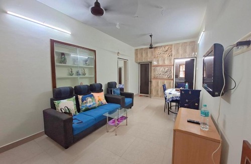 Chennai Apartment | Raji's Cosy Nest 2BHK Flat Near Airport Adambakkam Velachery
