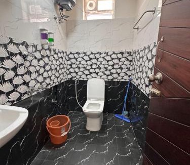 Ramapuram Hostel | Rayzen Stays & Backpackers Hostel
