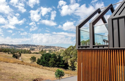 Ravenswood House | Relax and rejuvenate around beautiful countryside and meet our friendly alpacas