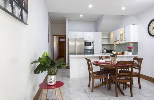Adelaide Central Business District House | Relax & unwind , parking , wifi