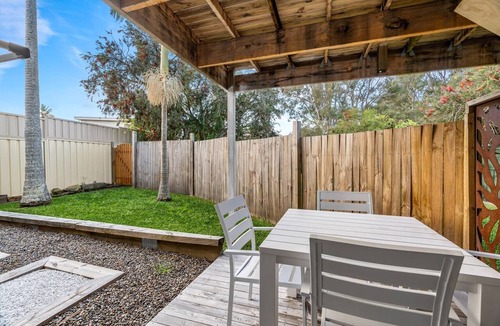 Buff Point Apartment | Relaxed 2 Bed Coastal Stay Near the Lake