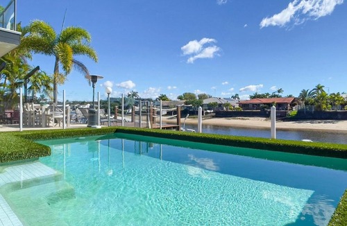 Mooloolaba House | Remarkable Six Bedroom Waterfront Home! Perfect for the extended family