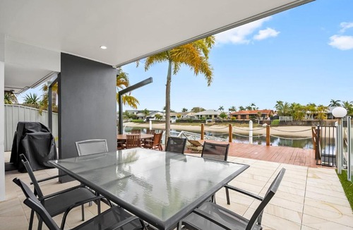 Mooloolaba House | Remarkable Six Bedroom Waterfront Home! Perfect for the extended family