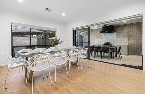 Renmark Hotel | Renmark River Villas No 54 (with pool) - "The Rosa Villa" (with pool)