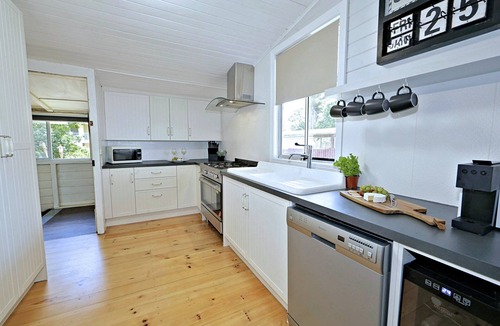Bundaberg West House | Rest relax in elegant surroundings very close to town with FREE Wifi and Netflix