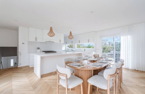Rye House | Reverie Poolside Haven near Beaches and Hot Springs