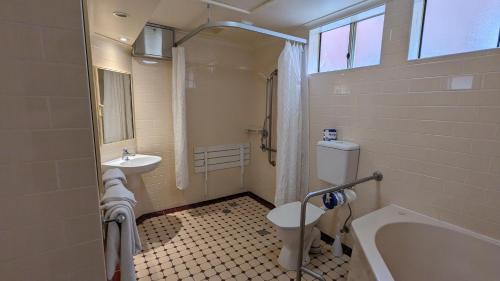 Queanbeyan East Hotel | River Motel