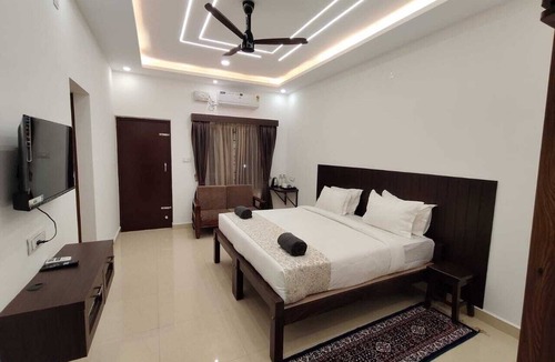 Kushalnagar Hotel | River Point Homestay