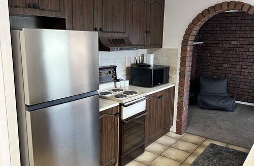 Dalrymple House | Robertsons Rest - Comfortable 3 bedroom holiday home. Off Peak Special!