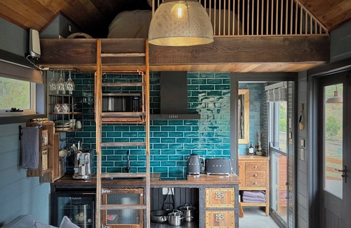 Huon Valley Cabin | Romantic Valley Cabin with Outdoor Bath