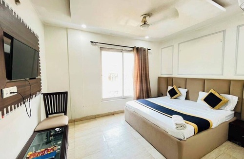 Vaishali Hotel | Roomshala Hotel Grand Inn Vaishali Sec 4