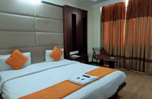 Karol Bagh Hotel | Roomshala Hotel J JOy