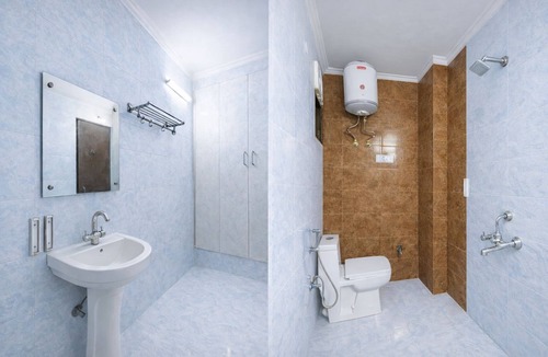 Karol Bagh Hotel | Roomshala Karol Bagh - Opp Max Hospital