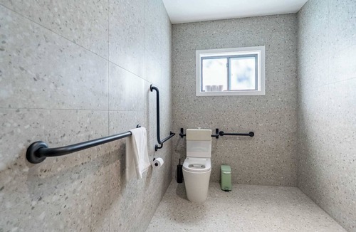 Dubbo Apartment | Ropa Accessible Suite - Luxe Stay in Dubbo 15