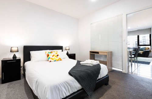 North Melbourne Apartment | Rowan Place Convenient Home Away With Free Parking