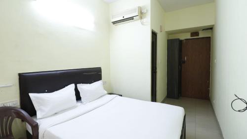 Iblur Village Hotel | ROYAL PARK Opposite MANIPAL HOSPITAL SARJAPUR Signal