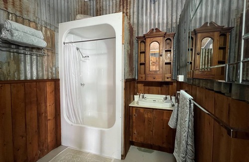 Numurkah Apartment | Rustic Studio in Numurkah