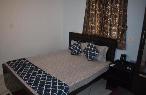 Siruseri Bed & Breakfast | S R Guest House