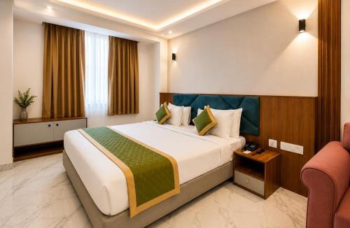 Karumom Hotel | Sabu's Grand Royale - Thampanoor