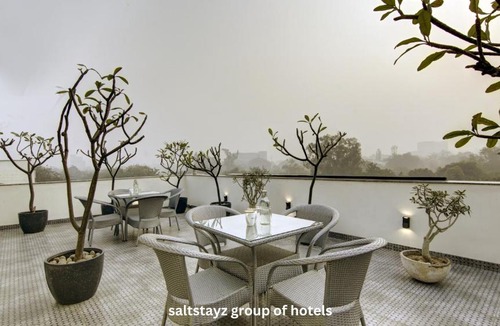 Okhla Hotel | Saltstayz Thyme - New Friends Colony