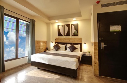Okhla Hotel | Saltstayz Thyme - New Friends Colony