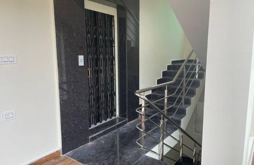 Visakhapatnam Apartment | Sarvat Gṛham-2 Bed Home Hill View Bright & Spacious Airy Near Airport & Railway