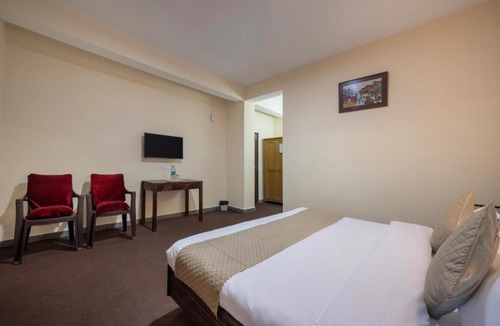 Kufri Hotel | Sattva Lok Shimla l Family Events l Lift l Power Backup I Sky Bonfire l Free Parking l Kufri Shimla By Exotic Stays