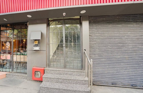 Delhi House | Saver DoubleRoyal Inn