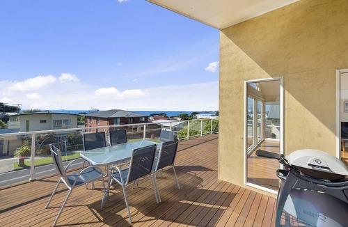 Apollo Bay House | Seaview on Seaview - Exceptional & Spacious With Sensational Views