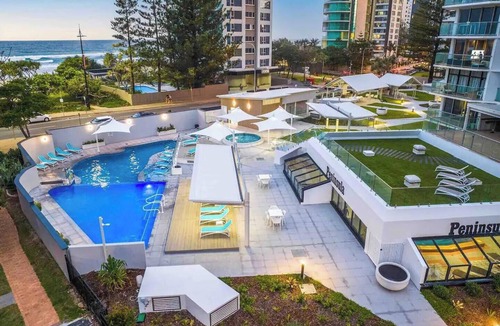Surfers Paradise Apartment | Sensational Beach & Ocean views. Beachfront Location