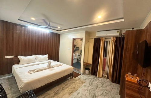 Bommayapalayam Hotel | SG SQUARE GRAND BEACH RESORT