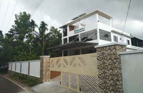 Kakkanad Hotel | Shamrock Inn