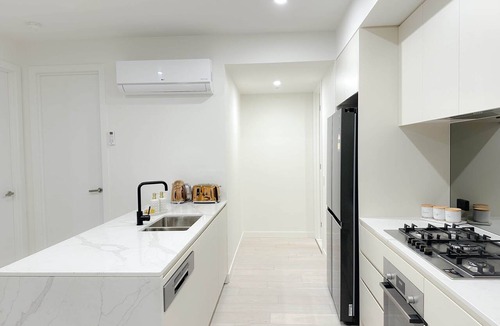 Keysborough House | SHINE Keysborough Highend Family Home, Netflix, Top Location