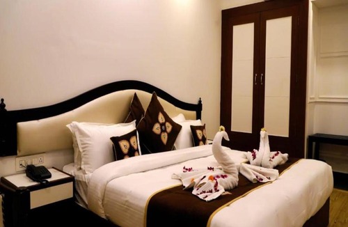 The Mall Road Hotel | Shivalik Hills Mussoorie