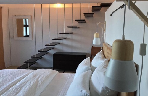 Sapphire Beach House | Shorebreak Studio Apartments