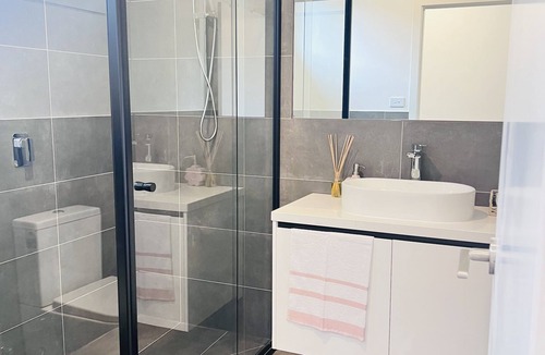 Flemington House | Short walk to Melbourne Showgrounds