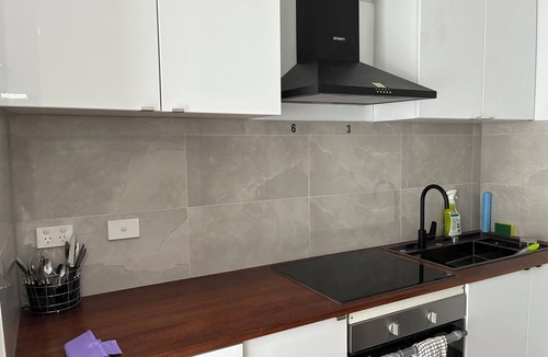 Deer Park House | Single room with accessible ensuite