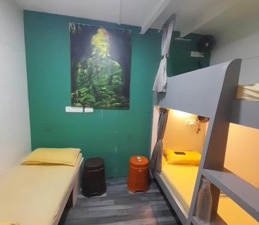 Juhu Hostel | Sinhassan Dormitory Hostel Juhu