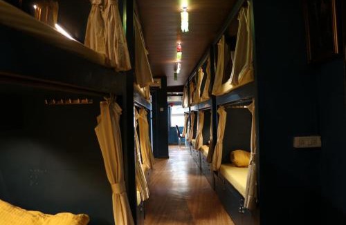 Juhu Hostel | Sinhassan Dormitory Hostel Juhu