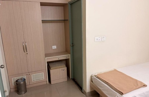Kelambakkam Hostel | Siruseri Transit House