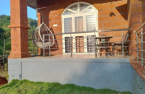Machutar Villa | SK Brownstone Villa Mahableshwar Luxurious 5-bedroom villa with AC, WiFi
