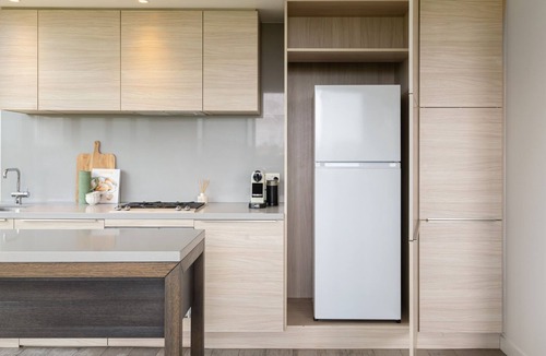 South Yarra Apartment | Skyline Serenity with Rooftop Pool