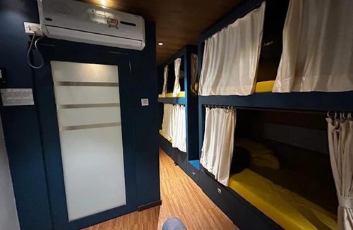 Juhu Hostel | Sleeping Monks Hostel Dormitory