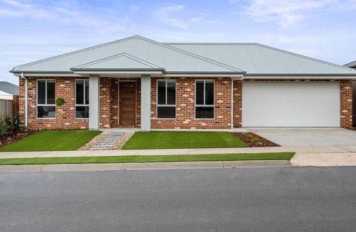 Thurgoona House | Smiggins Stays - Spacious and Stylish