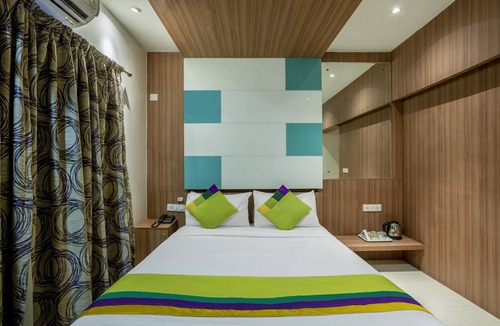 Sheshadripuram Hotel | Smilestay Hiland Suites