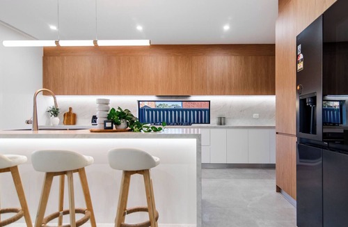 Canley Vale House | Solace on Shortlands - 5 BR house with AC close to shops and transport