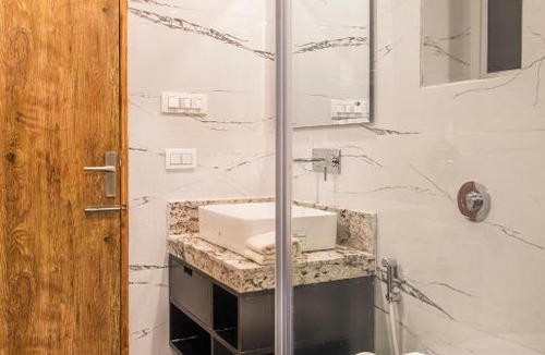 Kumarhatti Bed & Breakfast | Solace Suites - The Himalayan Hometel