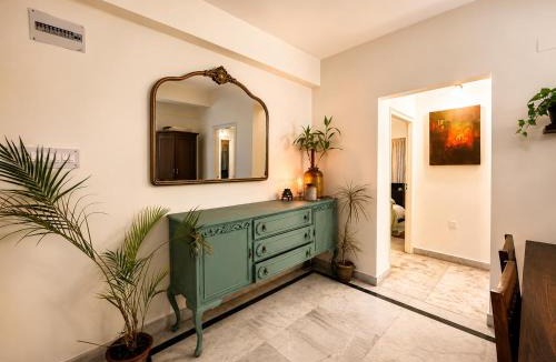 Kolkata Apartment | South Kolkata Metro Stay 2BHK Near Hospitals Luxury Stay