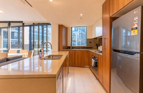 Wentworth Point Apartment | Spacious 2BR/2BA | Balcony, Parking, Marina Sq