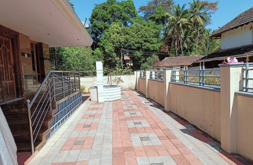 Malpe House | Spacious 2BHK AC house approximately 45 minutes to Kolluru Mookambika temple